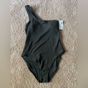 NWT old navy pucker one shoulder one piece in black